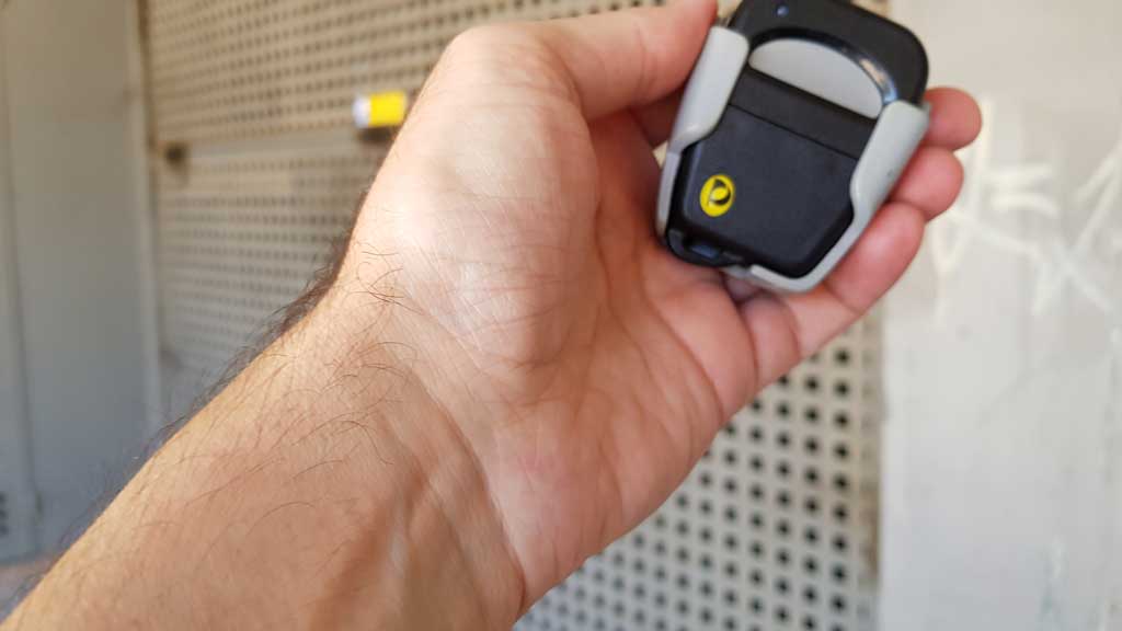 Mandos de parking – Cerrajeros Santa coloma copia de llaves en Barcelona